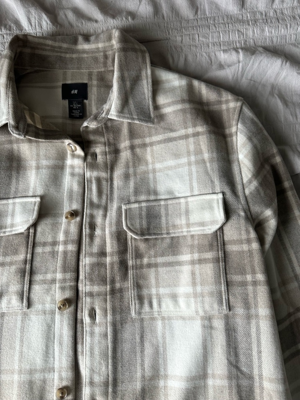 H&M men’s Beige and Cream Plaid Button-Up Shacket